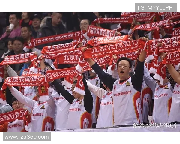 北京足球队比赛经验引发热议球迷对战术选择和球员表现展开激烈讨论